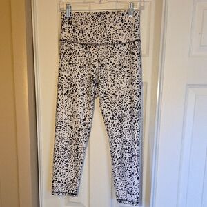 Balance Collection by Marika White/Black Animal Print 7/8 Lwggings Sz Med